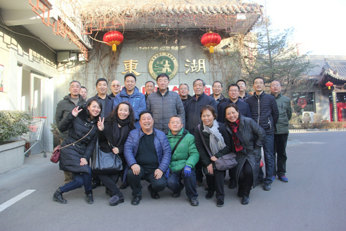离退休工会组织会员参观东湖醋园