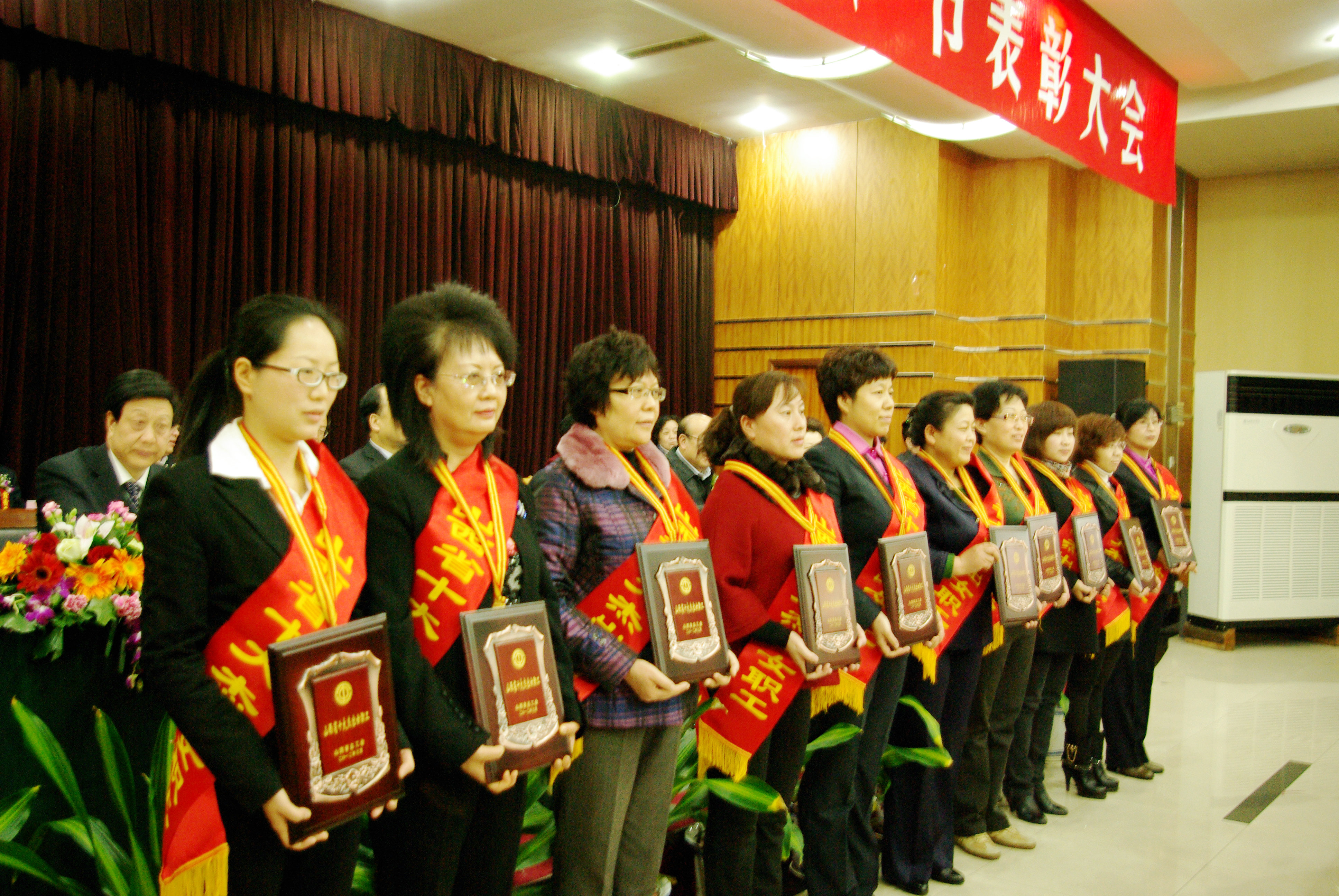 我校建工学院白晓红教授荣获省十大杰出女职工称号 我校建工学院白晓红教授荣获省十大杰出女职工称号